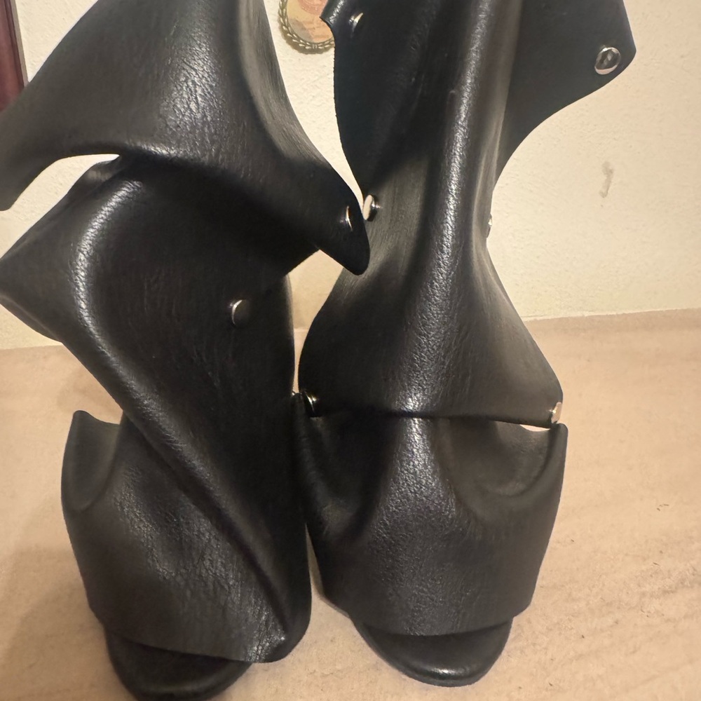 Elegant Black Sculptural Heels